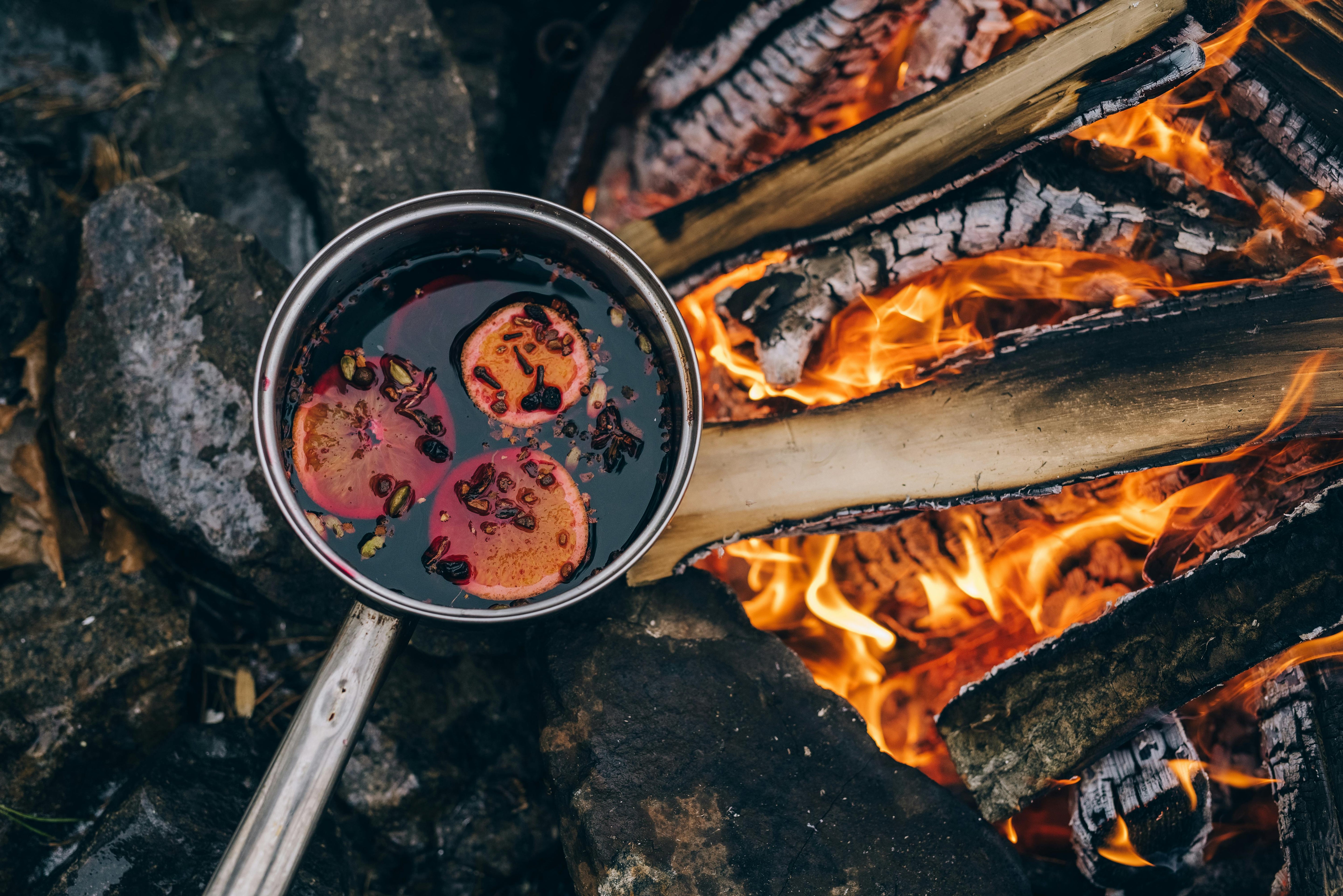 Slow Living and Fire: Why Cooking Over an Open Flame is the Ultimate Escape